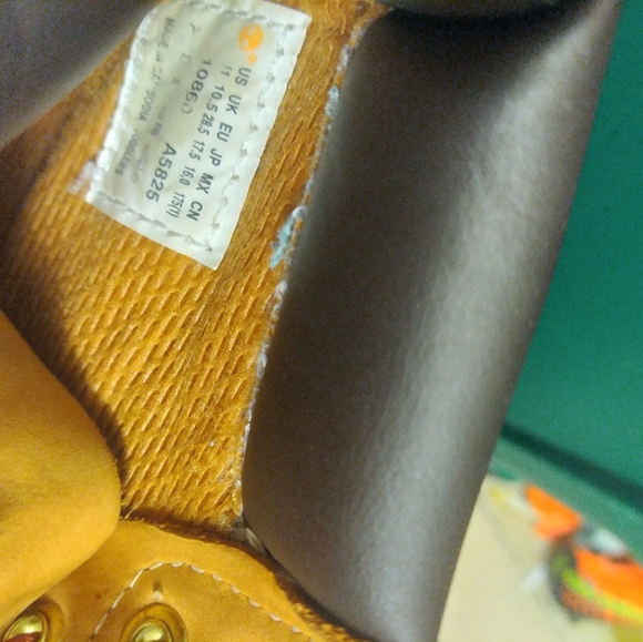 KIDS Tan Lace-Up Timberland Boots Size 11, Measures 6 Inches Inside - Picture 9 of 16